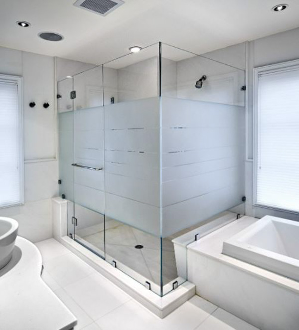Thiết kế phòng tắm 3m2 sử dụng vách kính mờ