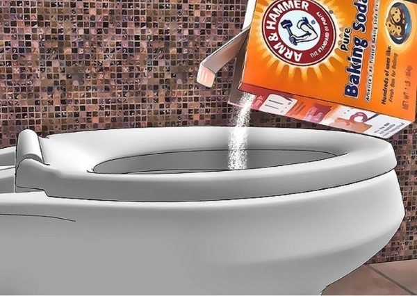 Cách khắc phục bồn cầu dội nước không trôi bằng baking soda và giấm